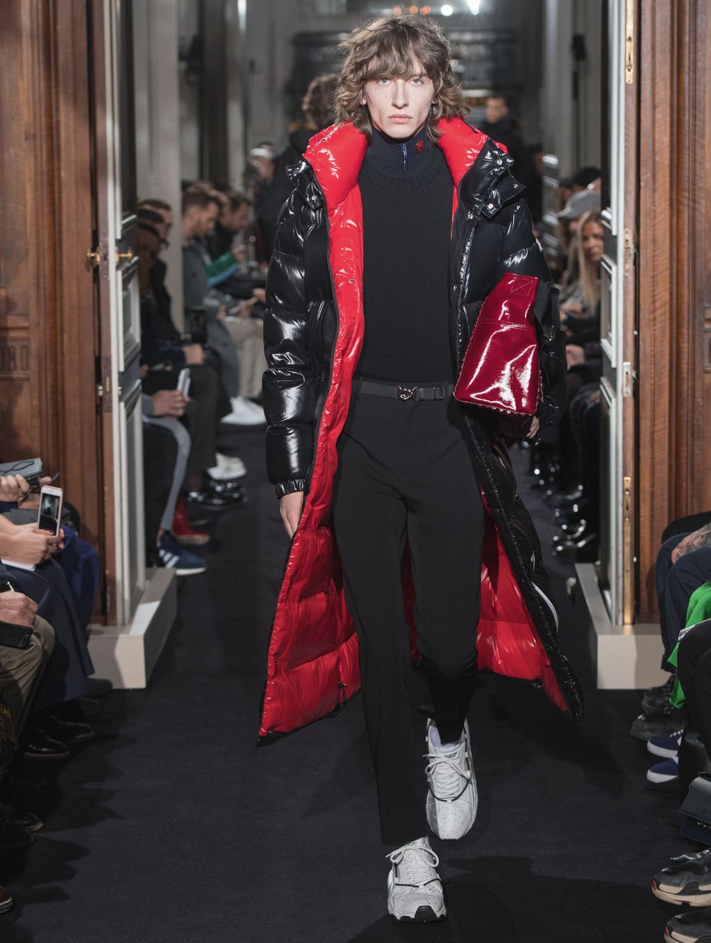Fashion Week Paris Fall/Winter 2018 look 38 from the Valentino collection menswear