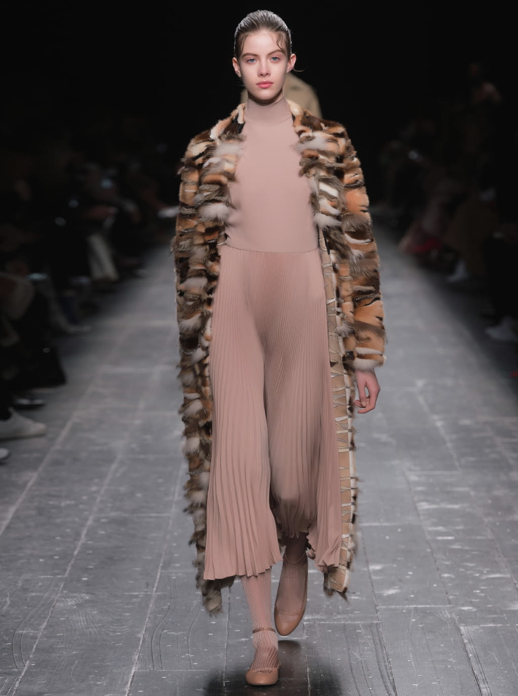 Fashion Week Paris Fall/Winter 2016 look 38 from the Valentino collection 女装