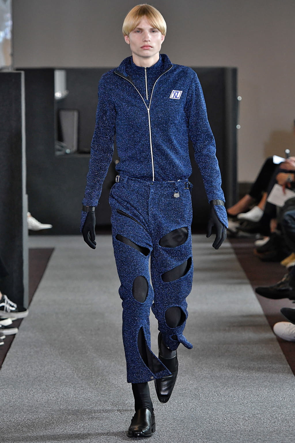 Fashion Week London Spring/Summer 2018 look 39 from the Xander Zhou collection 男装