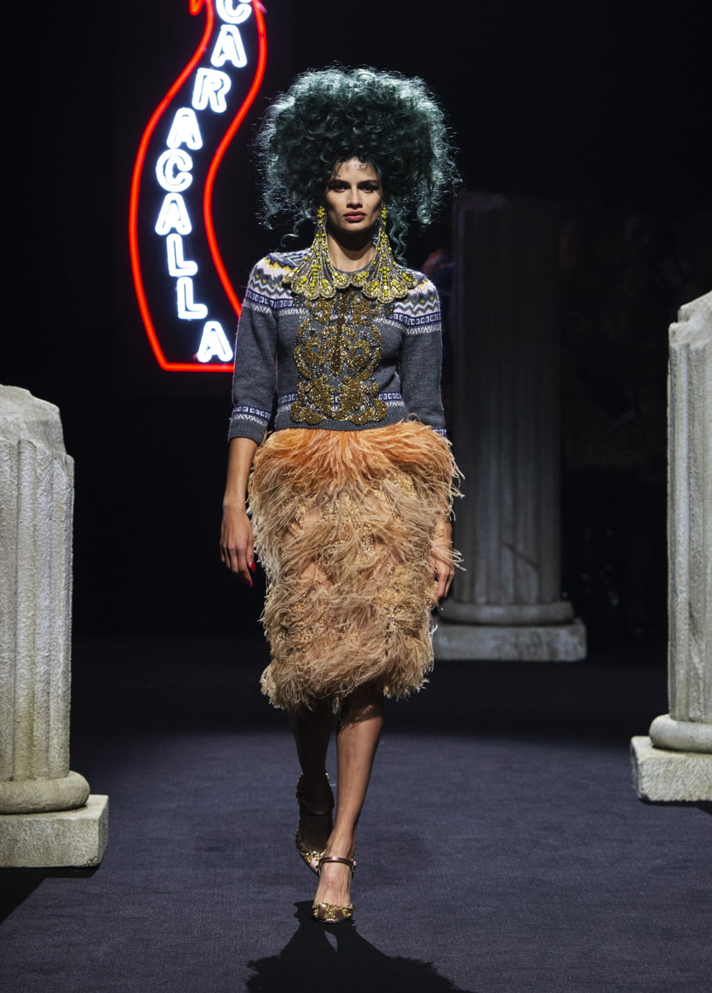 Fashion Week Milan Pre-Fall 2019 look 39 de la collection Moschino womenswear
