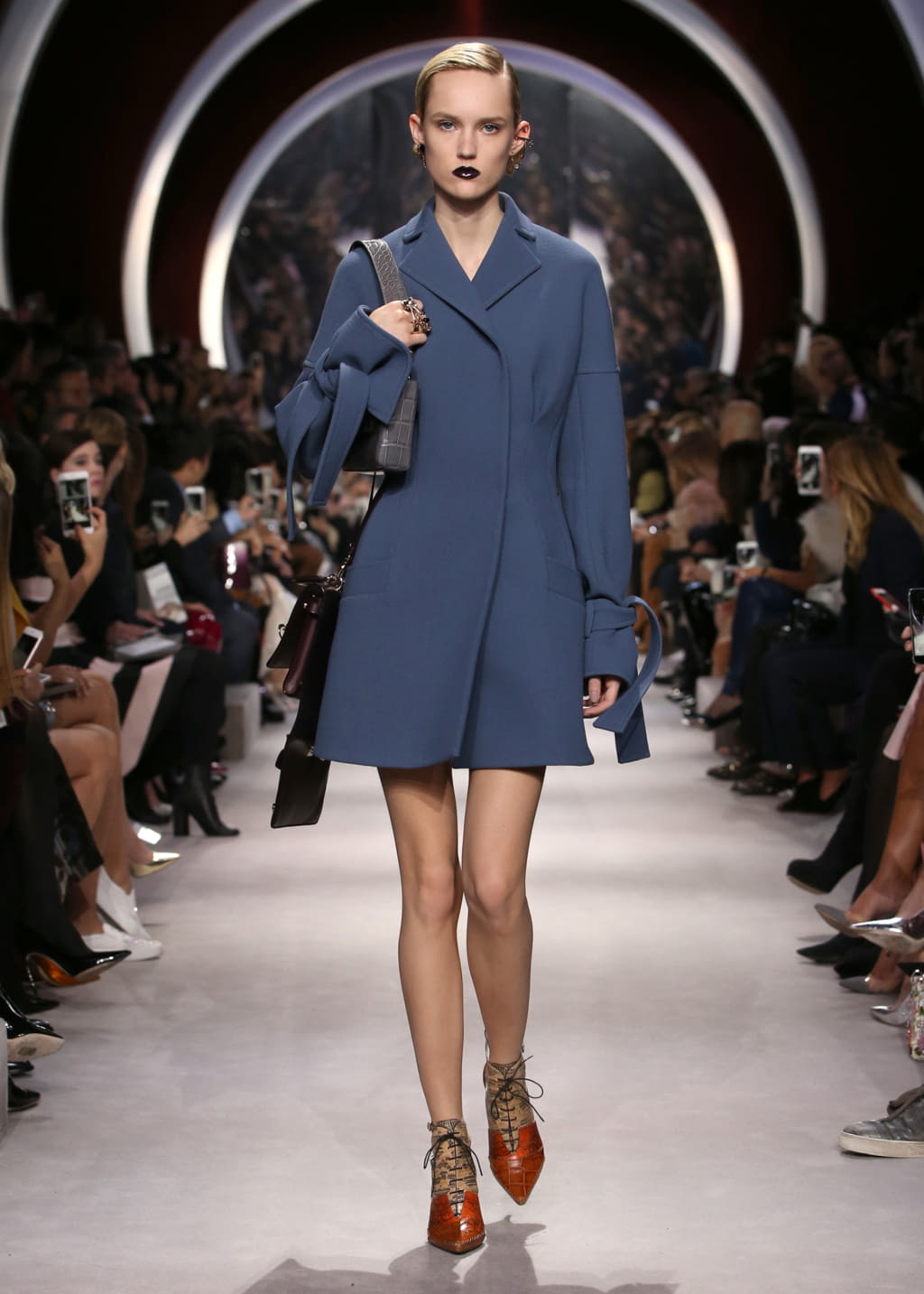 Fashion Week Paris Fall/Winter 2016 look 39 de la collection Christian Dior womenswear
