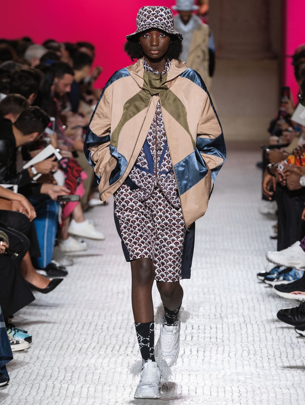 Fashion Week Paris Spring/Summer 2019 look 39 from the Valentino collection 男装