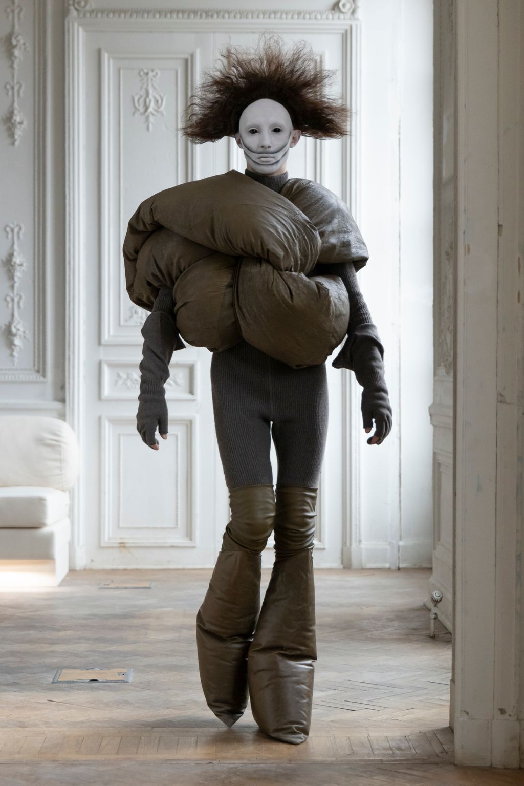 Fashion Week Paris Fall/Winter 2024 look 3 from the Rick Owens collection womenswear