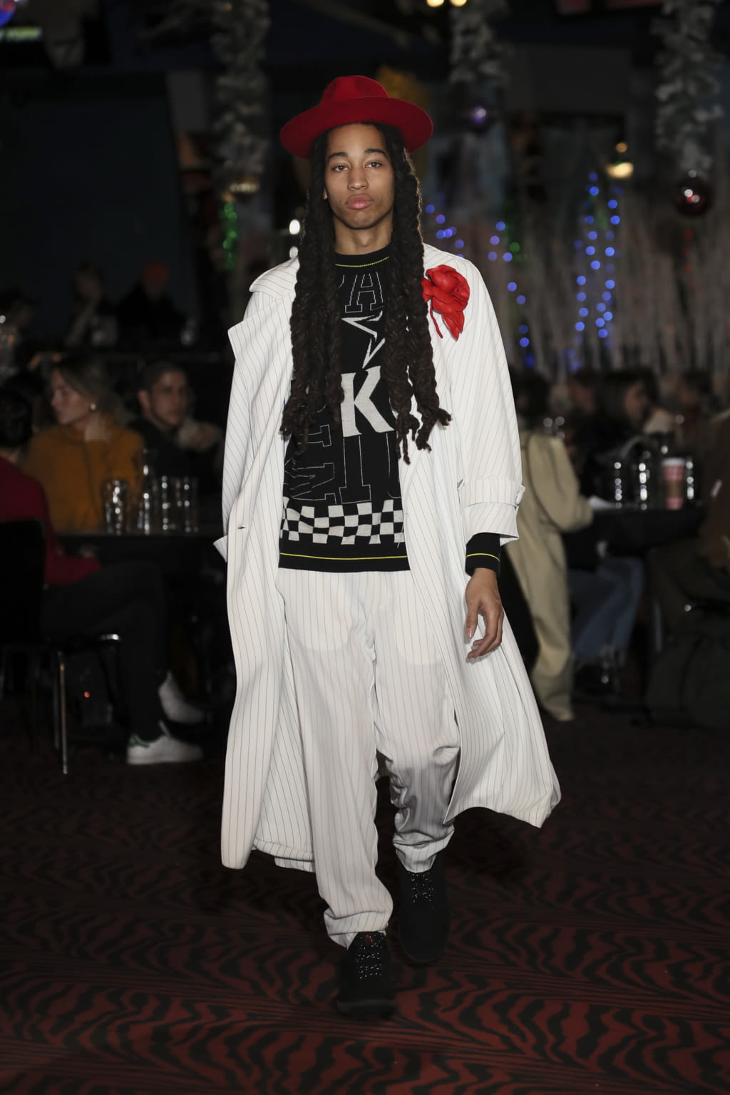 Fashion Week New York Pre-Fall 2019 look 4 from the Koché collection 男装