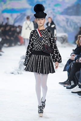 Fashion Week Paris Fall/Winter 2016 look 4 de la collection Moncler Gamme Rouge womenswear