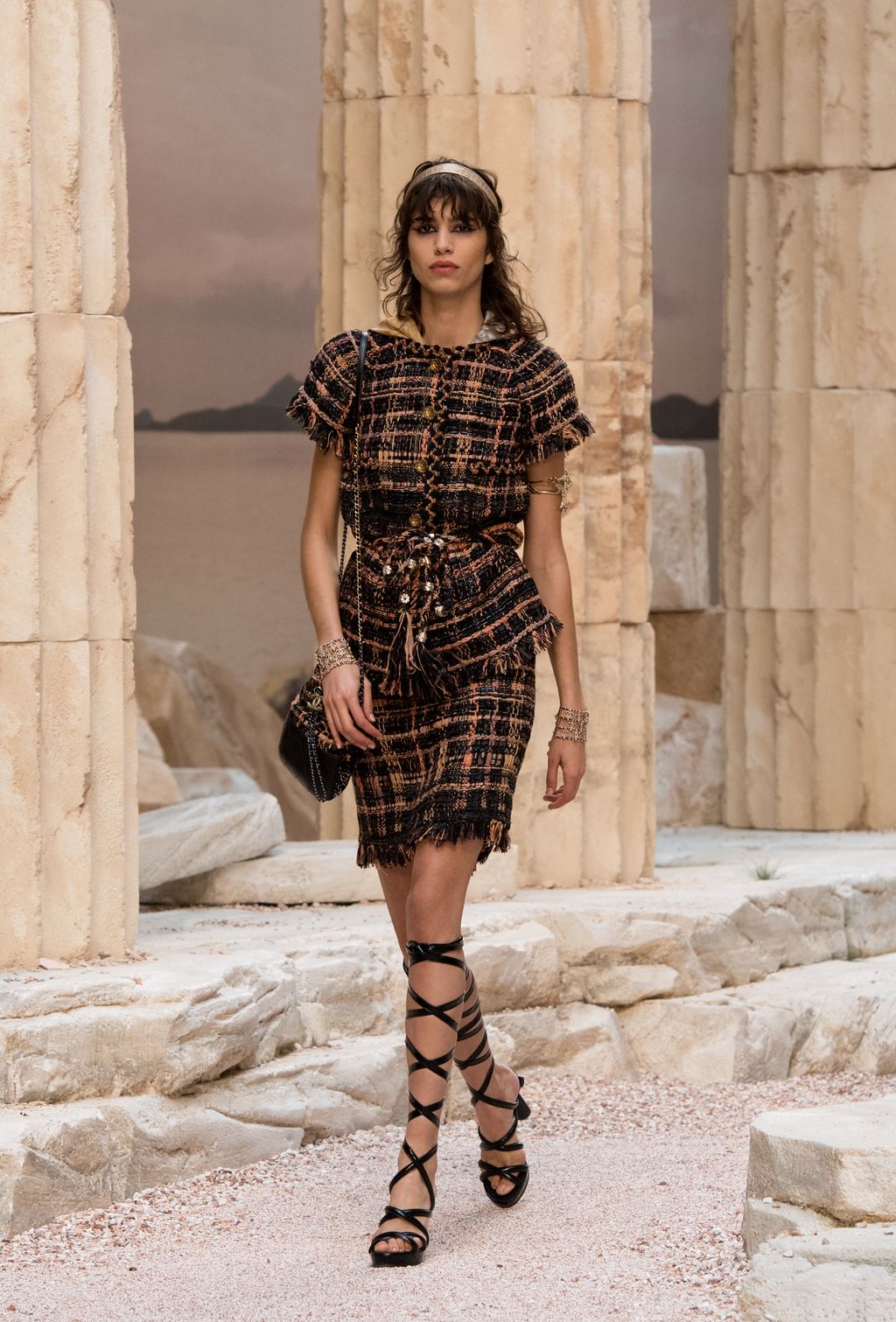 Fashion Week Paris Resort 2018 look 4 from the Chanel collection womenswear