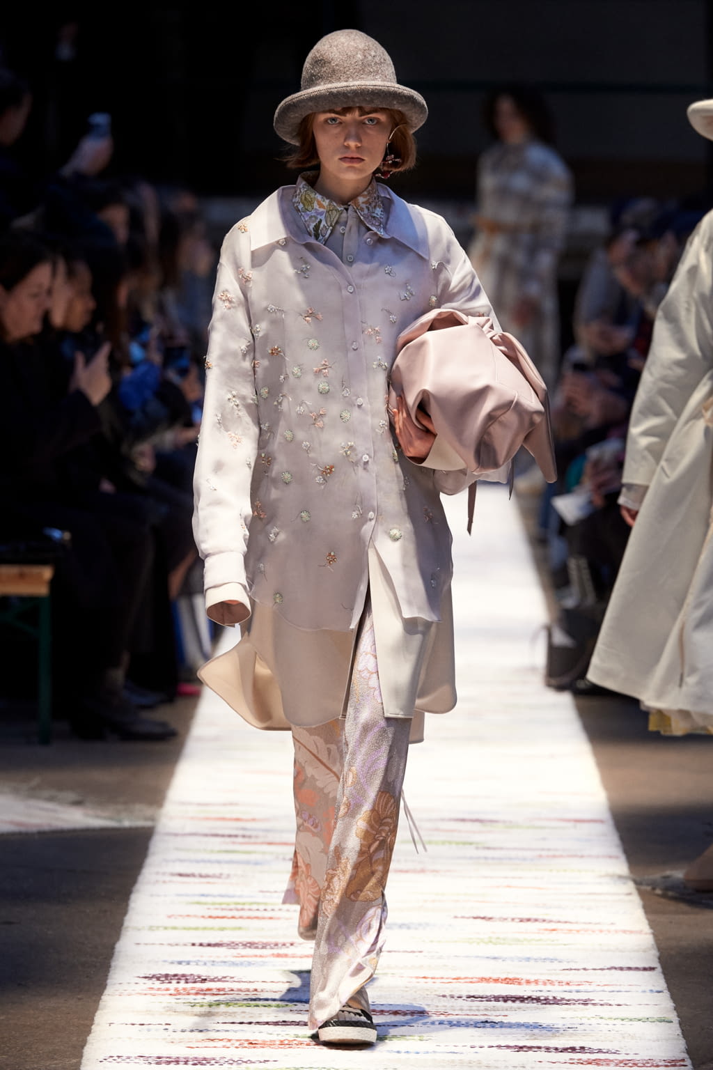 Fashion Week Paris Fall/Winter 2018 look 4 from the Acne Studios collection 女装