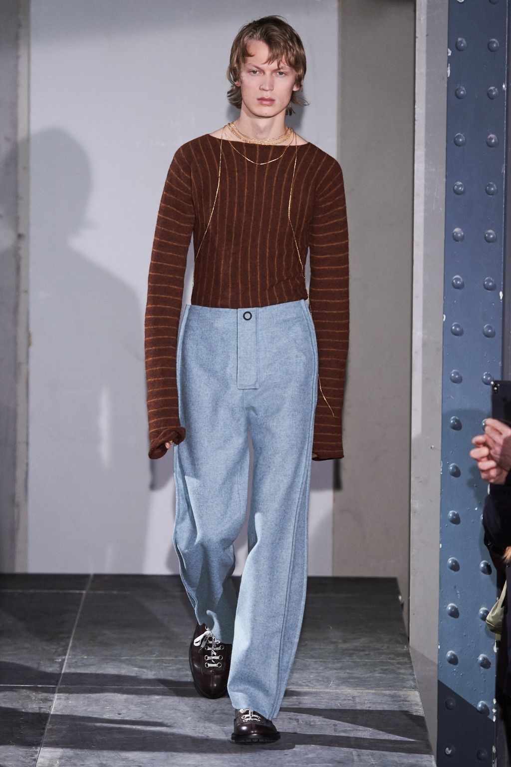 Fashion Week Paris Fall/Winter 2018 look 4 from the Acne Studios collection menswear