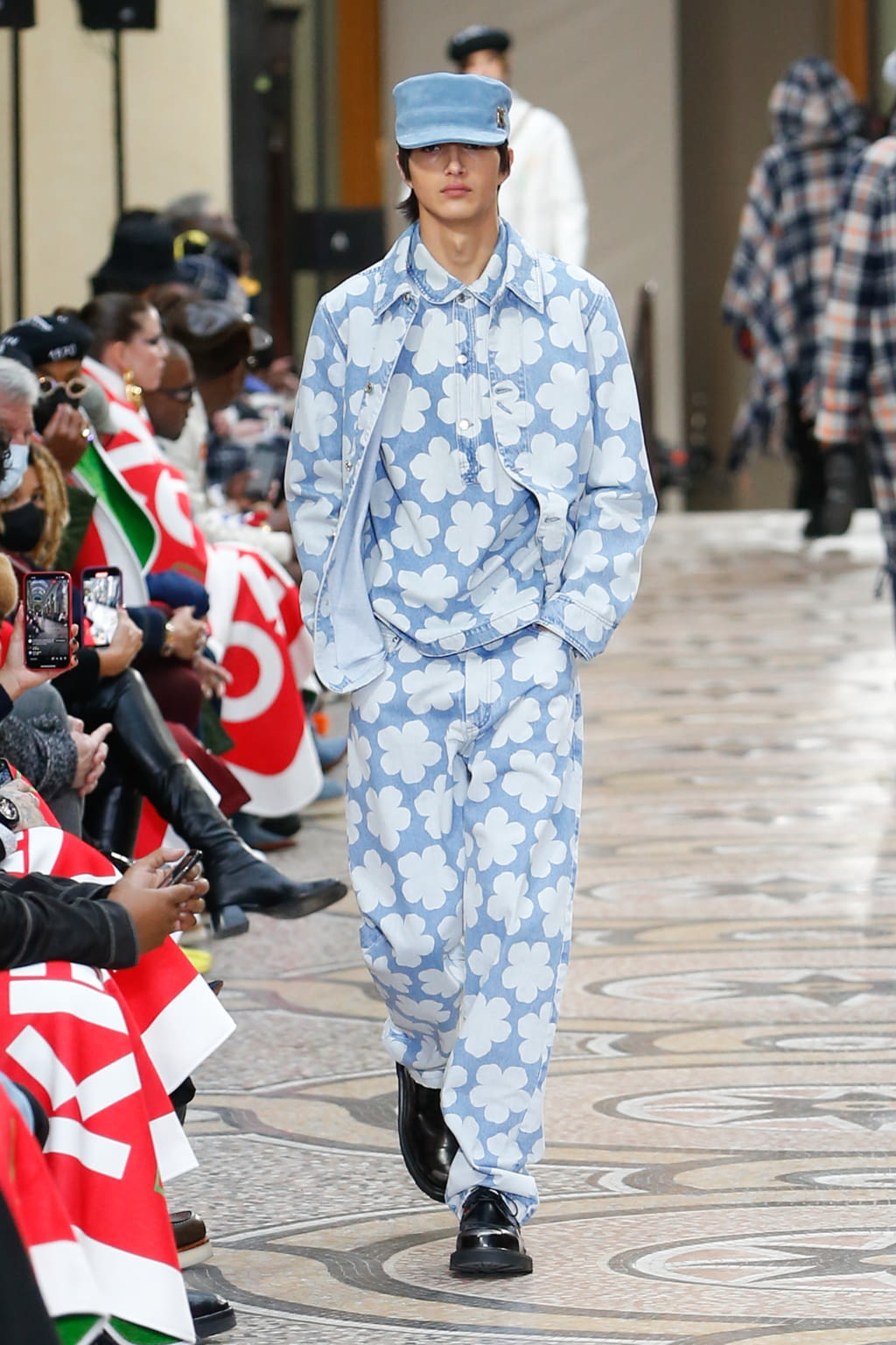 Fashion Week Paris Fall/Winter 2022 look 4 from the Kenzo collection menswear