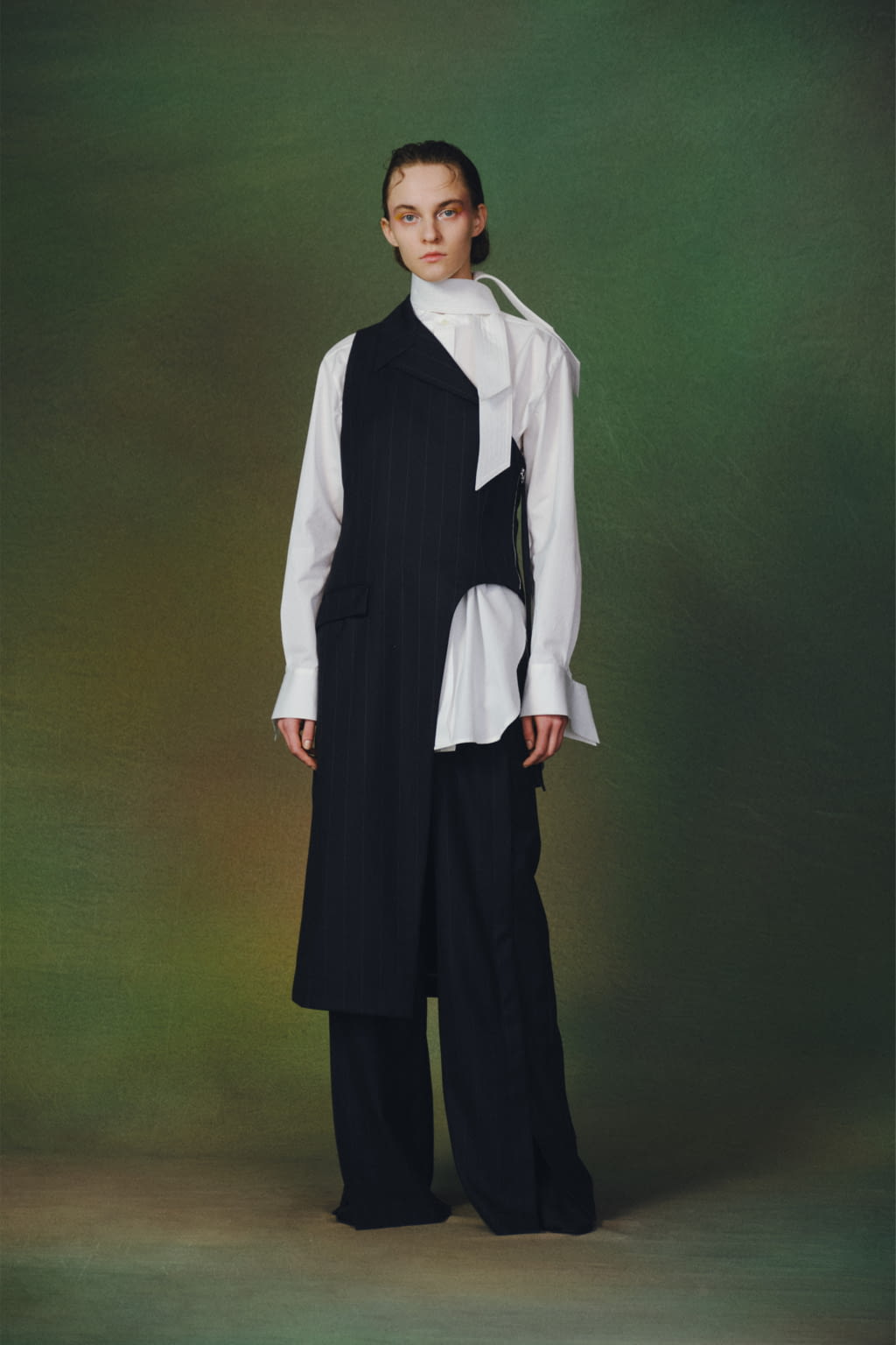Fashion Week Paris Fall/Winter 2022 look 4 de la collection Ujoh womenswear