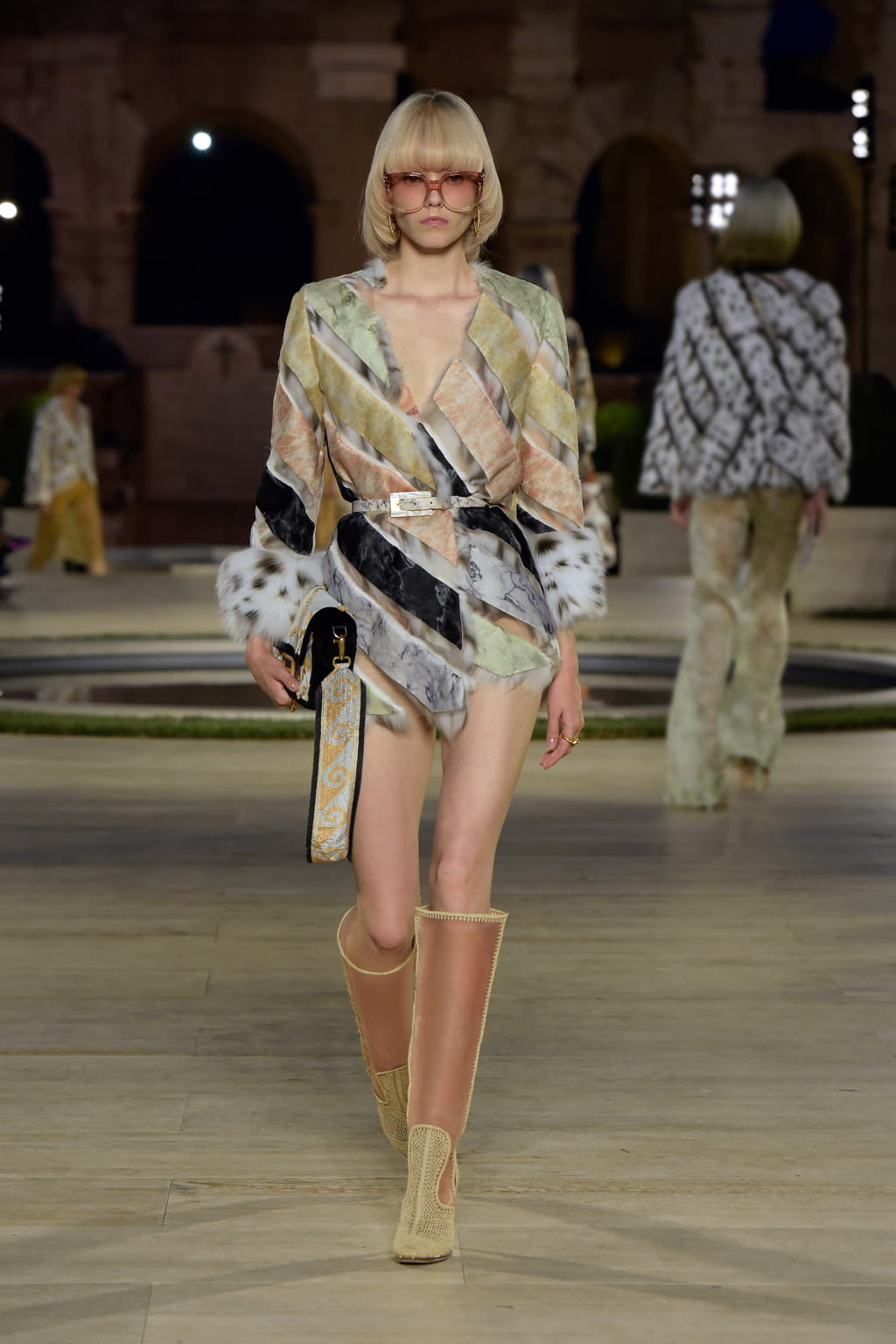 Fashion Week Milan Fall/Winter 2019 look 4 from the Fendi collection couture