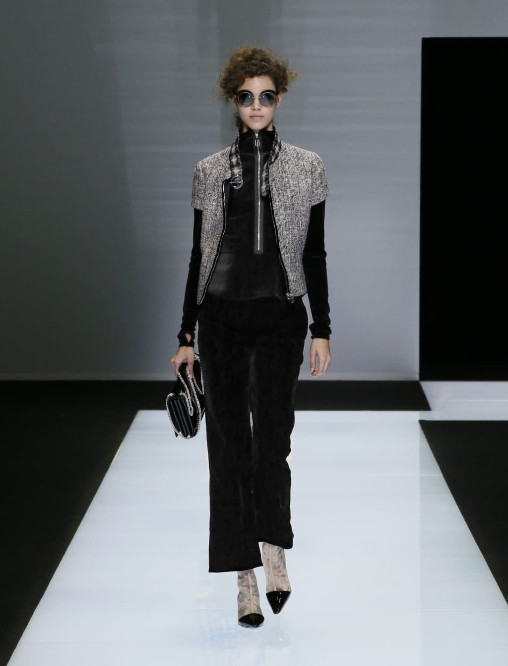 Fashion Week Milan Fall/Winter 2016 look 4 from the Giorgio Armani collection womenswear