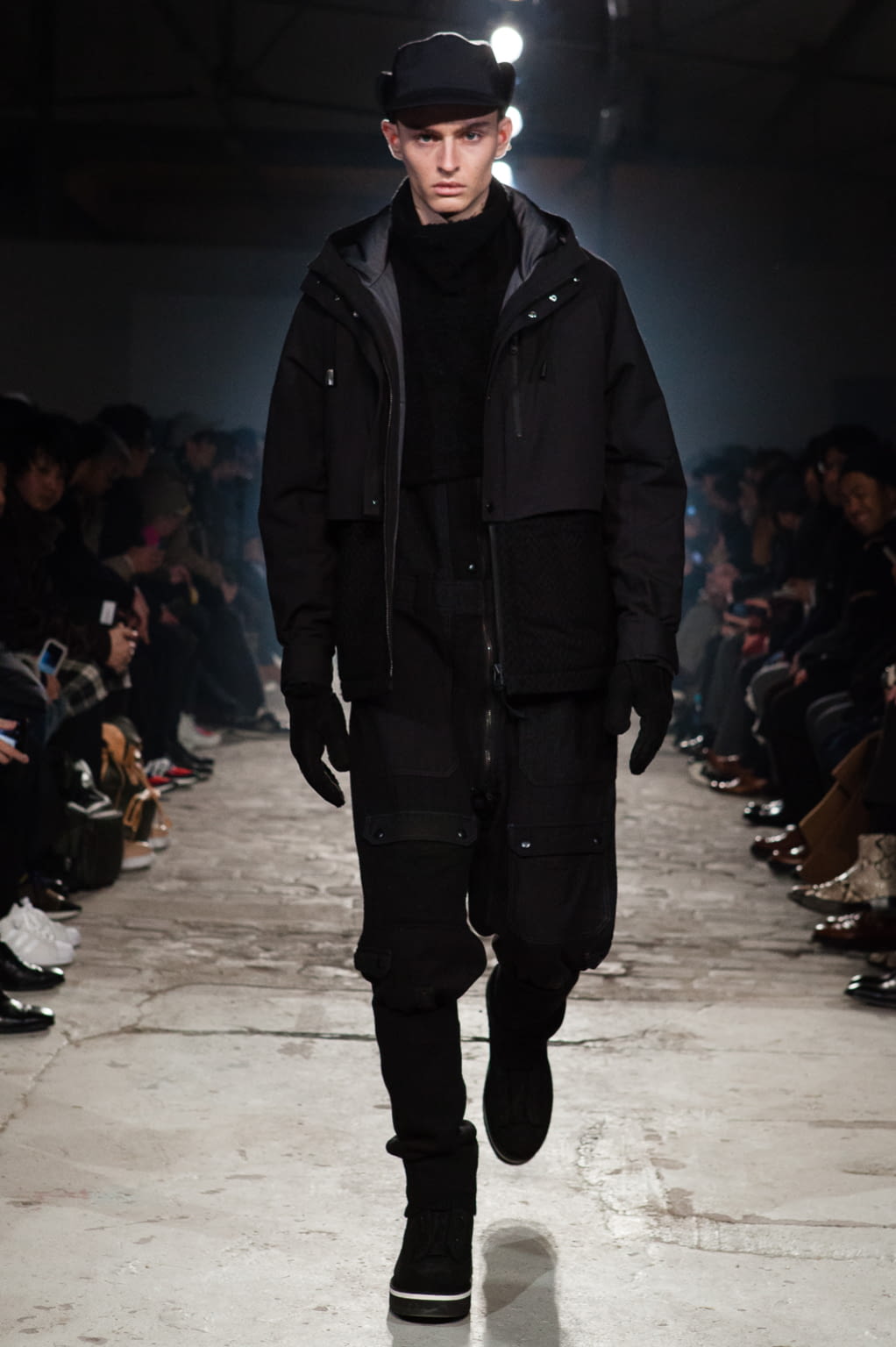 Fashion Week Paris Fall/Winter 2017 look 4 from the White Mountaineering collection 男装