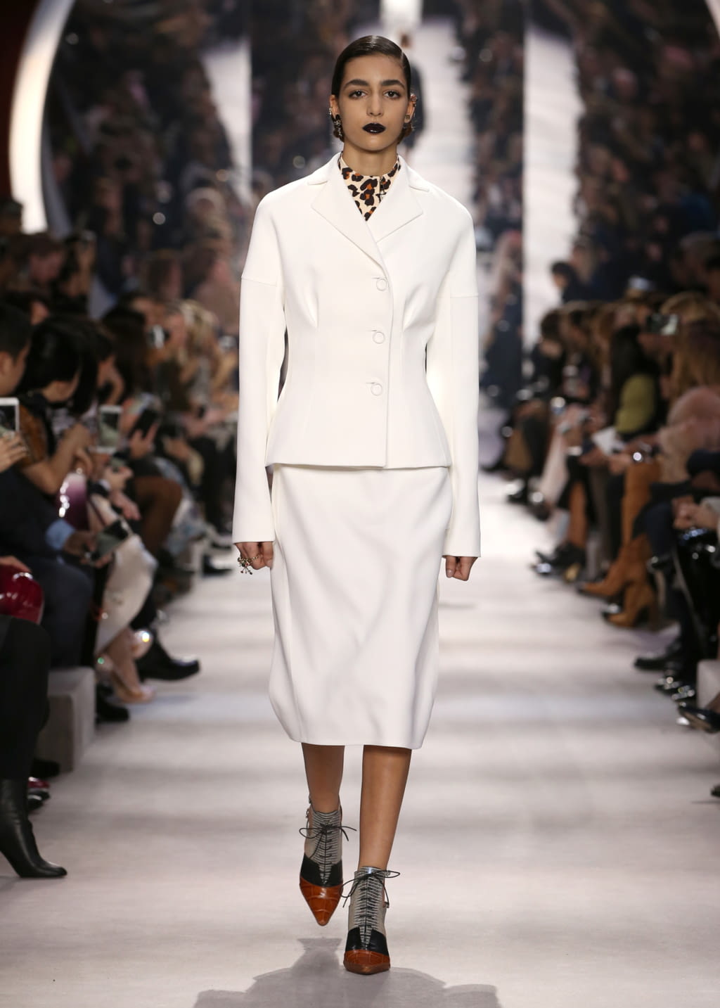 Fashion Week Paris Fall/Winter 2016 look 40 from the Christian Dior collection womenswear