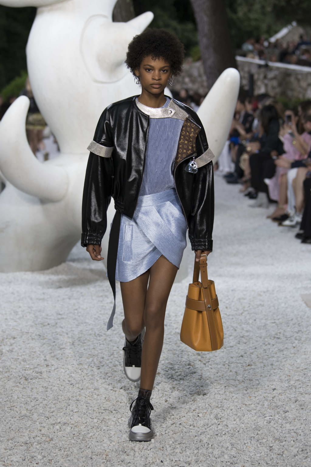 Fashion Week Paris Resort 2019 look 40 de la collection Louis Vuitton womenswear