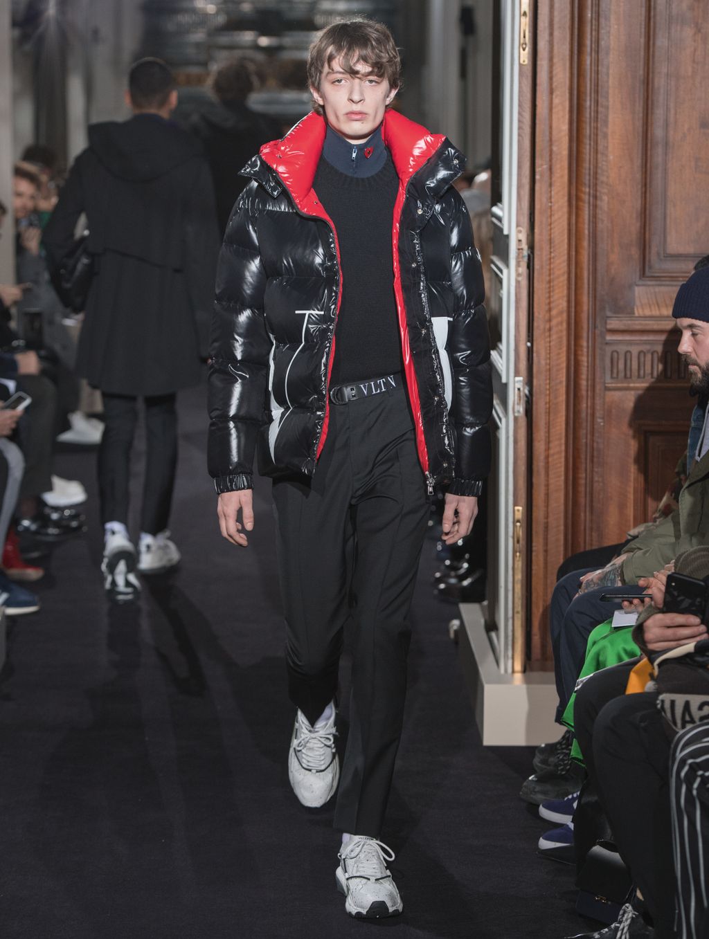 Fashion Week Paris Fall/Winter 2018 look 40 from the Valentino collection menswear