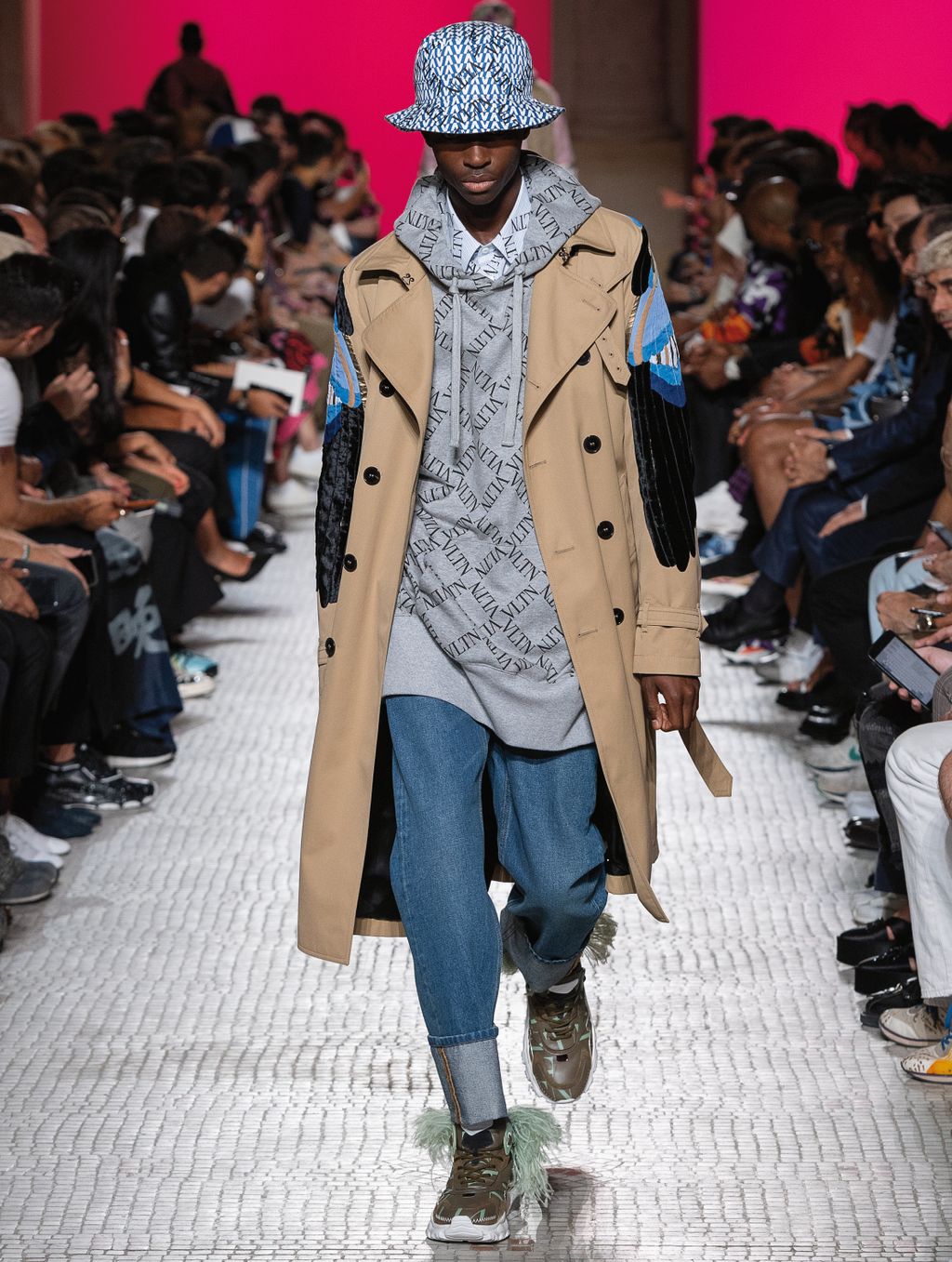 Fashion Week Paris Spring/Summer 2019 look 40 from the Valentino collection 男装