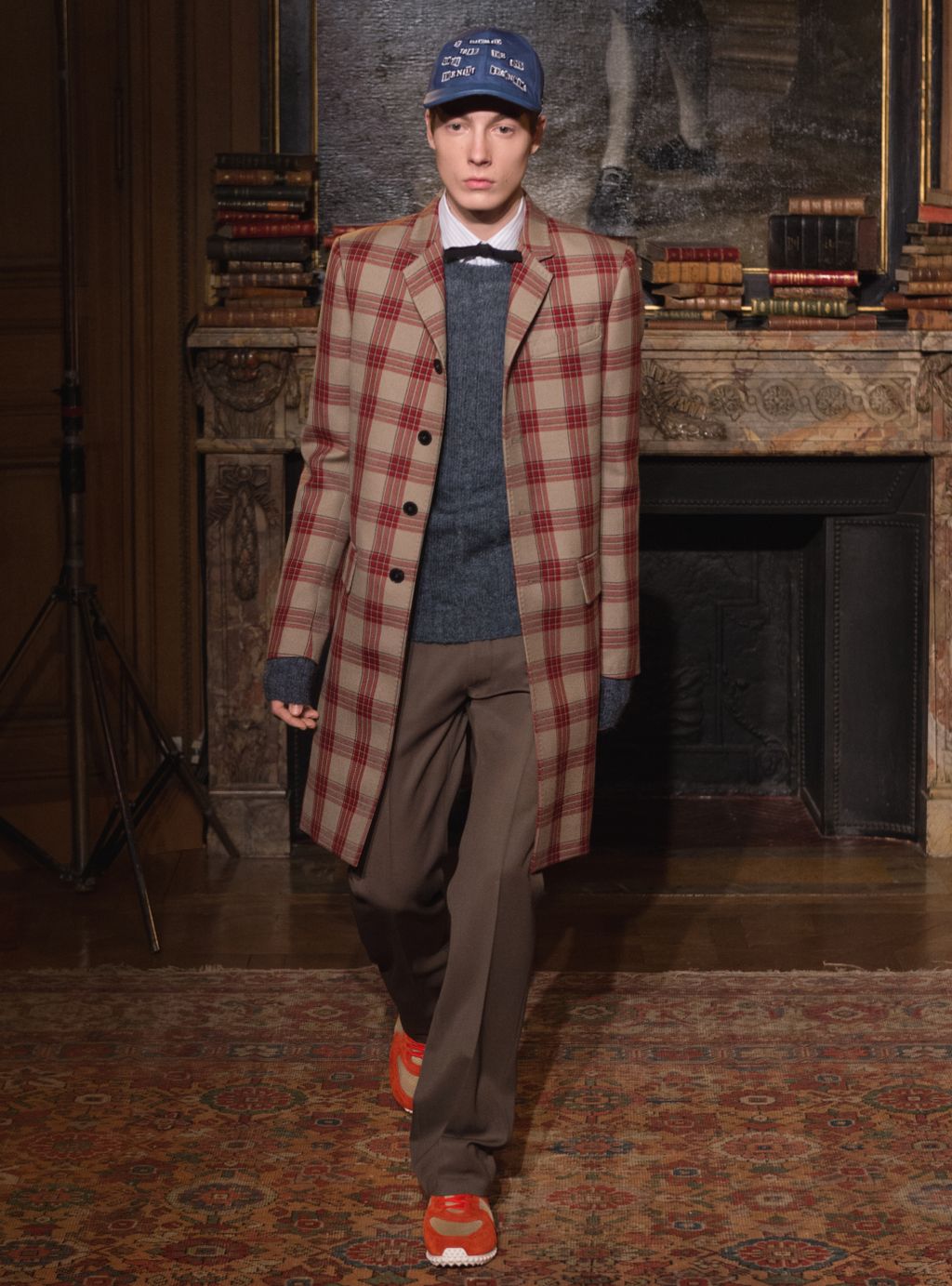 Fashion Week Paris Fall/Winter 2017 look 40 from the Valentino collection menswear