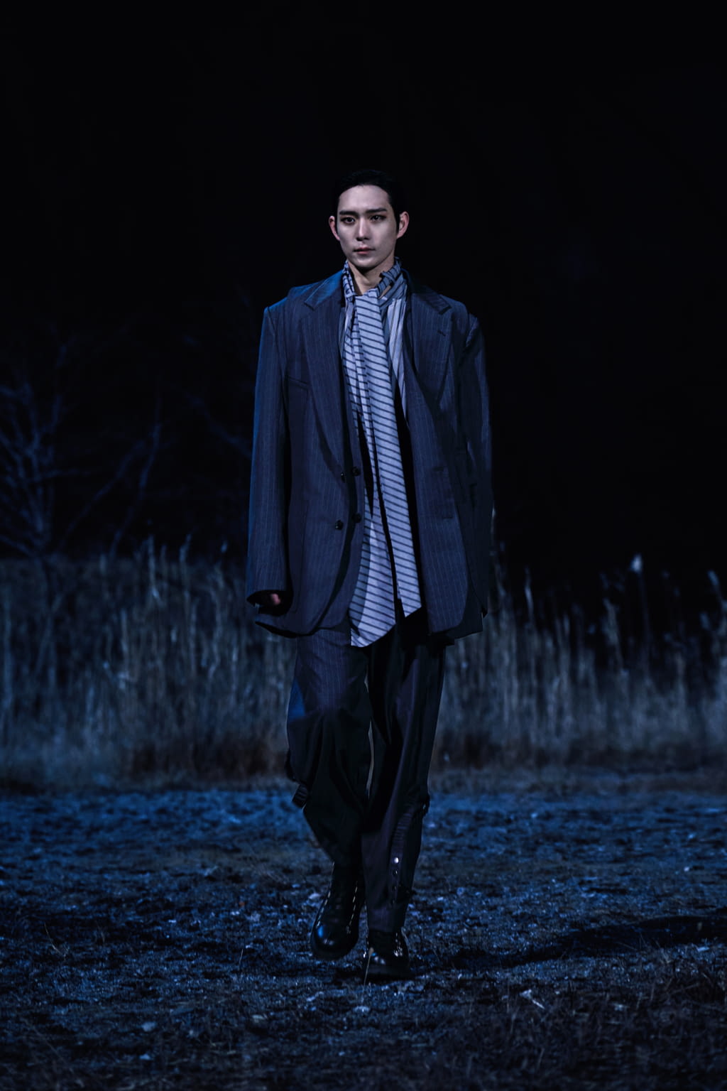 Fashion Week Paris Fall/Winter 2022 look 42 from the Songzio collection 男装