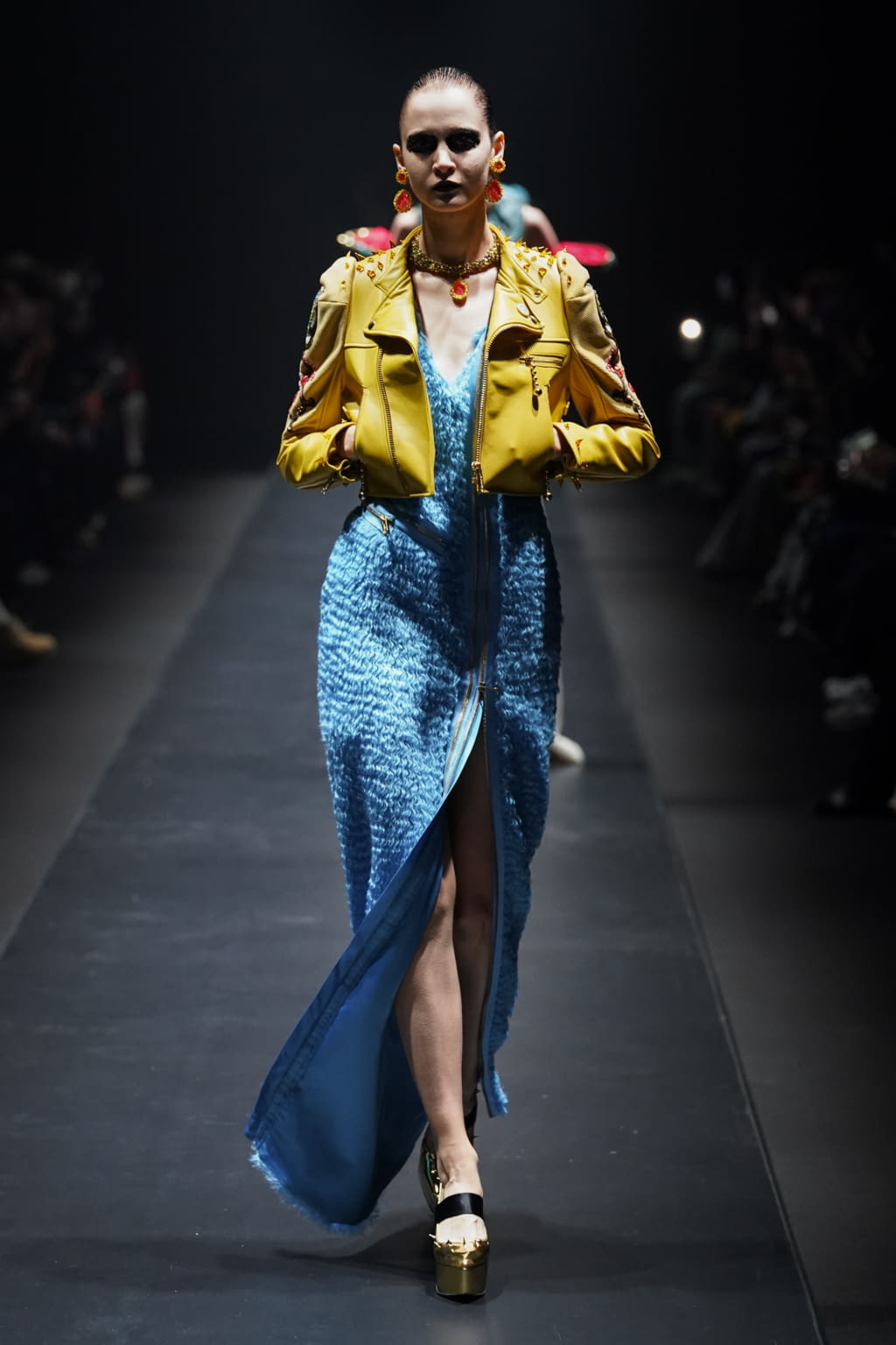 Fashion Week Paris Fall/Winter 2022 look 42 from the Undercover collection 女装