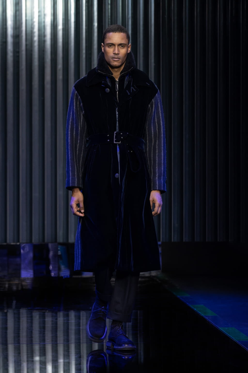 Fashion Week Milan Fall/Winter 2022 look 42 from the Giorgio Armani collection 女装