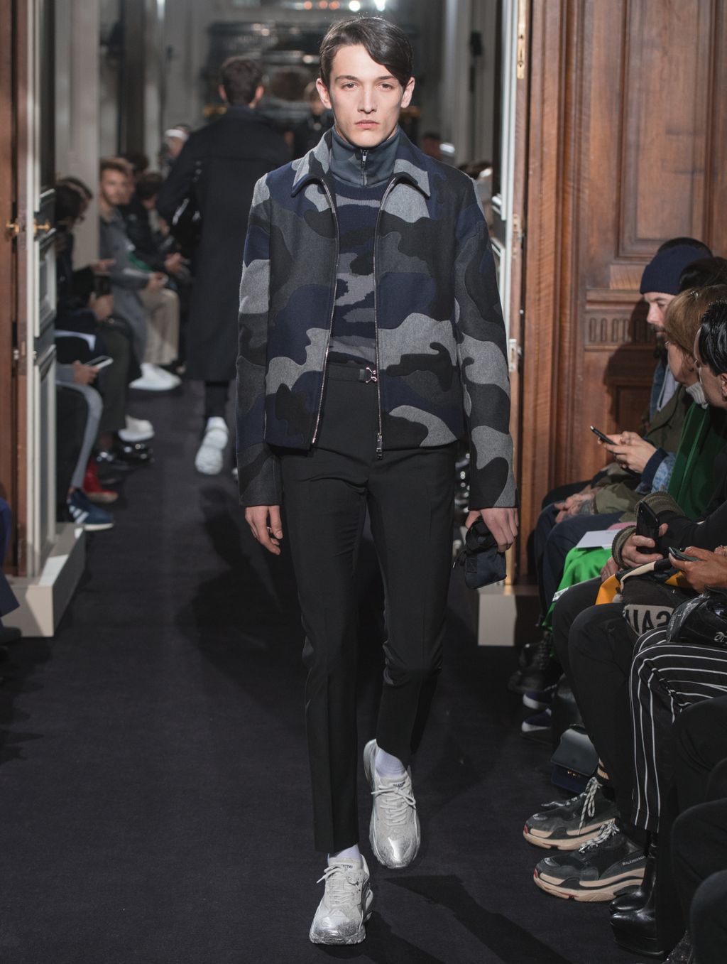 Fashion Week Paris Fall/Winter 2018 look 42 from the Valentino collection 男装