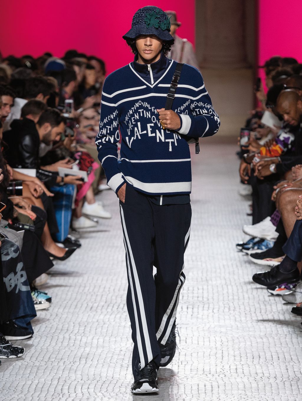 Fashion Week Paris Spring/Summer 2019 look 42 from the Valentino collection menswear