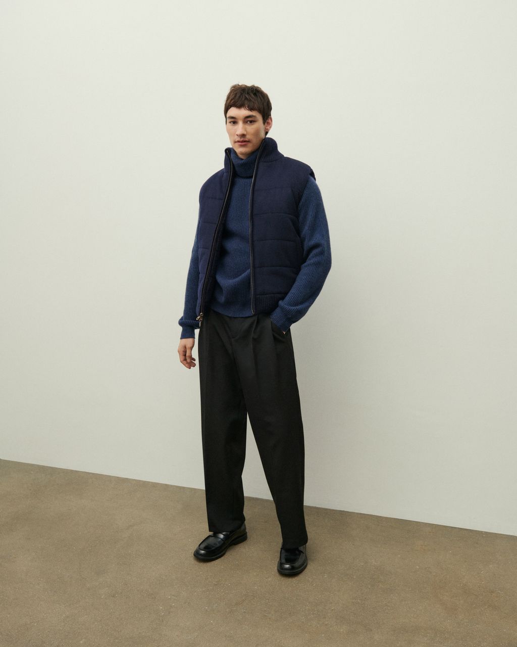 Fashion Week Paris Fall/Winter 2023 look 2 from the Eric Bompard collection 男装