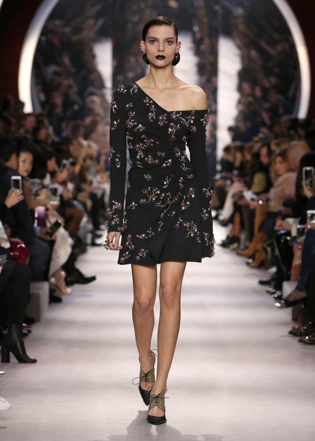 Fashion Week Paris Fall/Winter 2016 look 44 de la collection Christian Dior womenswear
