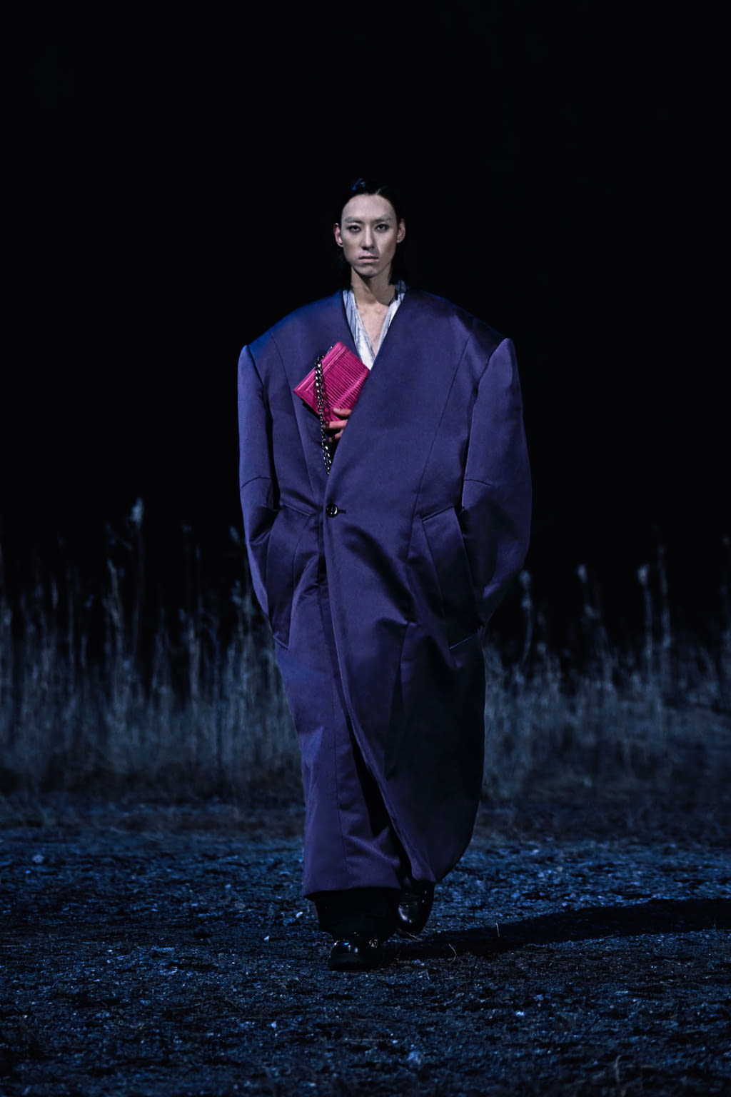 Fashion Week Paris Fall/Winter 2022 look 45 from the Songzio collection 男装