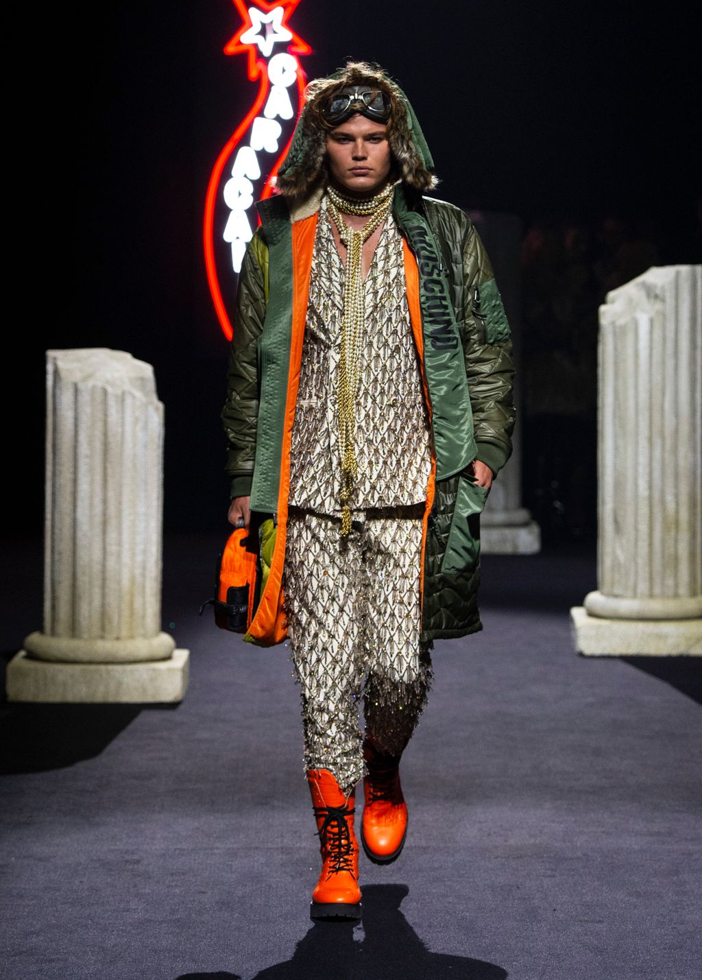 Fashion Week Milan Pre-Fall 2019 look 45 de la collection Moschino womenswear