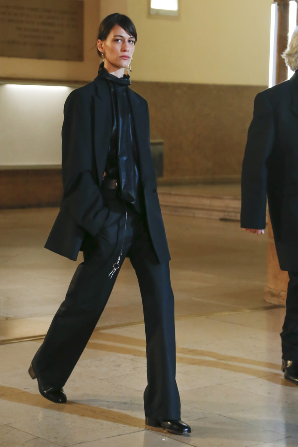 Fashion Week Paris Fall/Winter 2020 look 46 from the Lemaire collection 女装