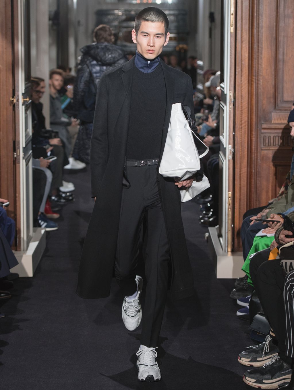 Fashion Week Paris Fall/Winter 2018 look 46 from the Valentino collection 男装