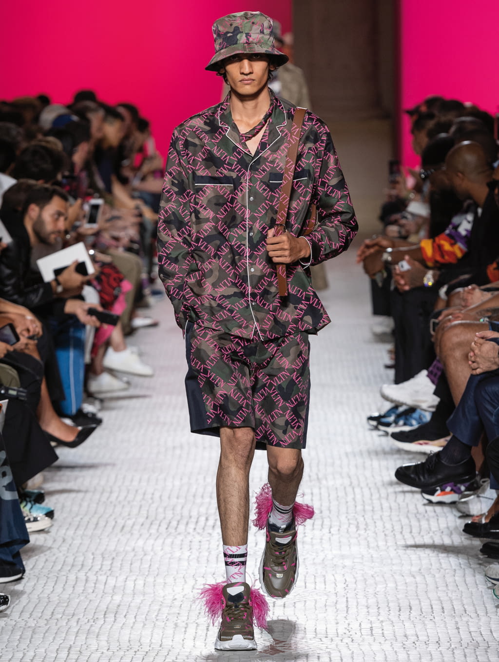 Fashion Week Paris Spring/Summer 2019 look 46 from the Valentino collection 男装