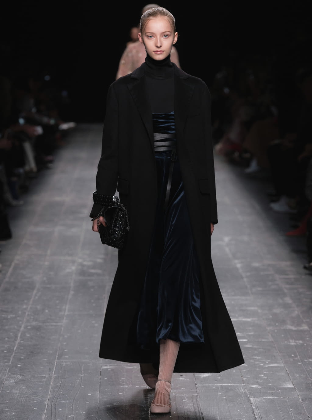 Fashion Week Paris Fall/Winter 2016 look 46 from the Valentino collection 女装
