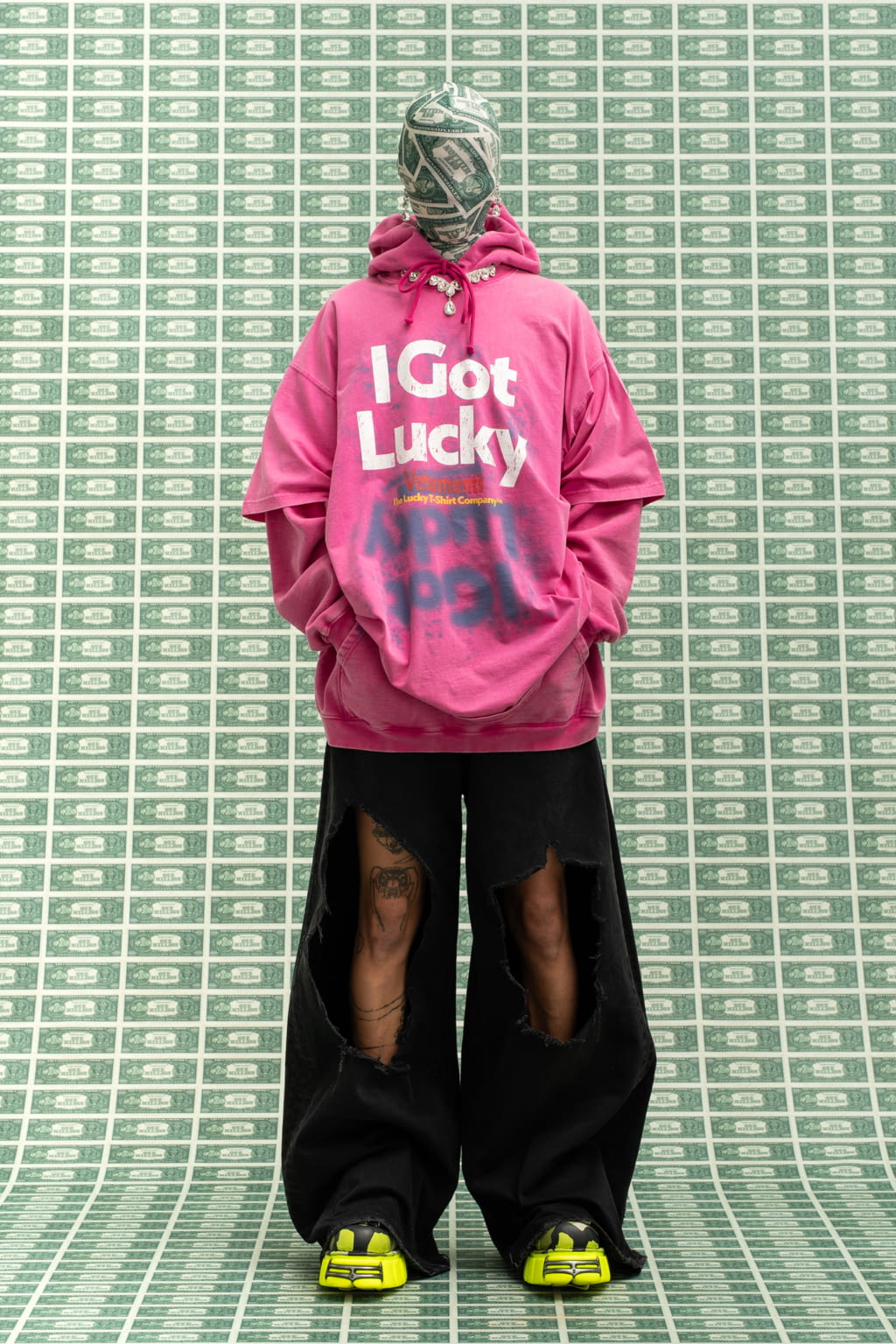 Fashion Week Paris Fall/Winter 2022 look 47 from the VETEMENTS collection womenswear