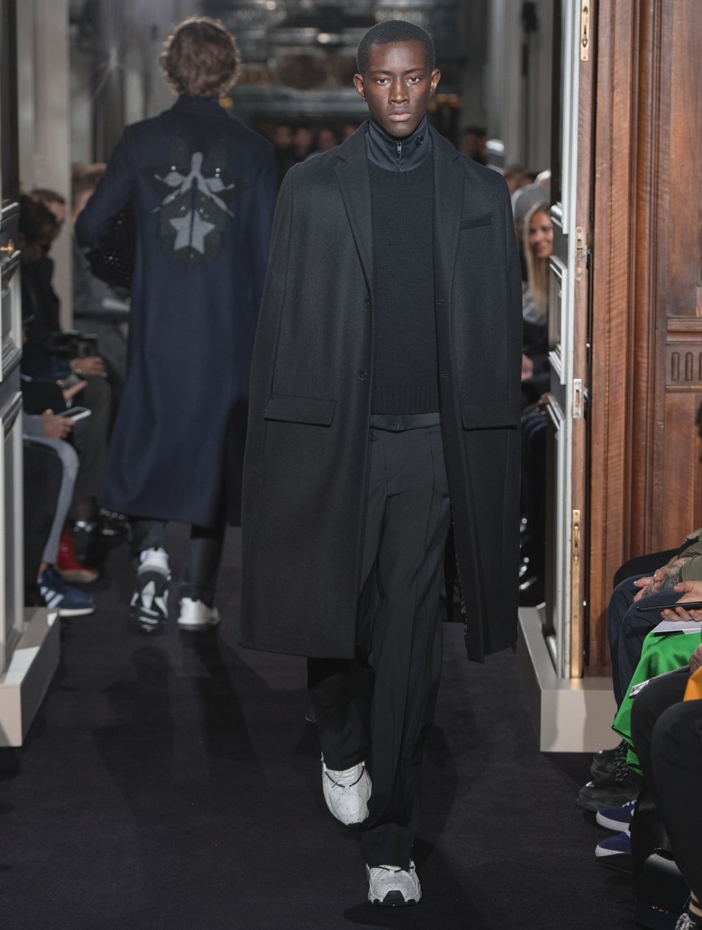 Fashion Week Paris Fall/Winter 2018 look 48 from the Valentino collection 男装