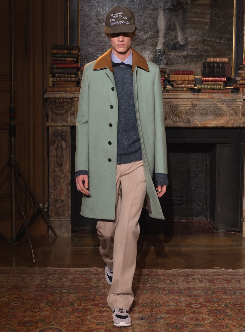 Fashion Week Paris Fall/Winter 2017 look 48 from the Valentino collection menswear