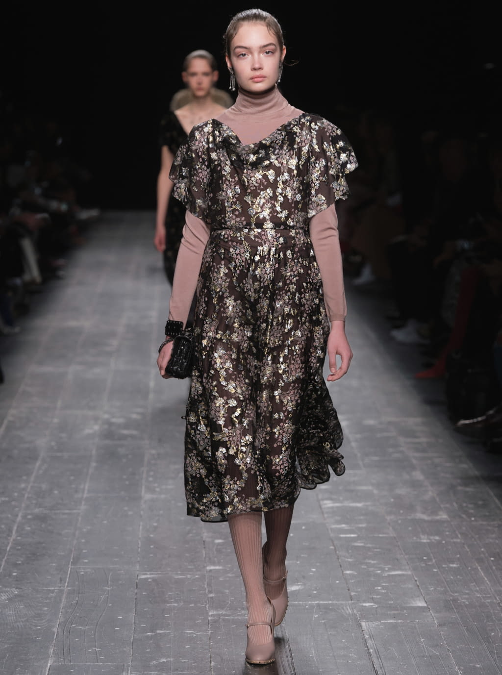 Fashion Week Paris Fall/Winter 2016 look 48 from the Valentino collection womenswear