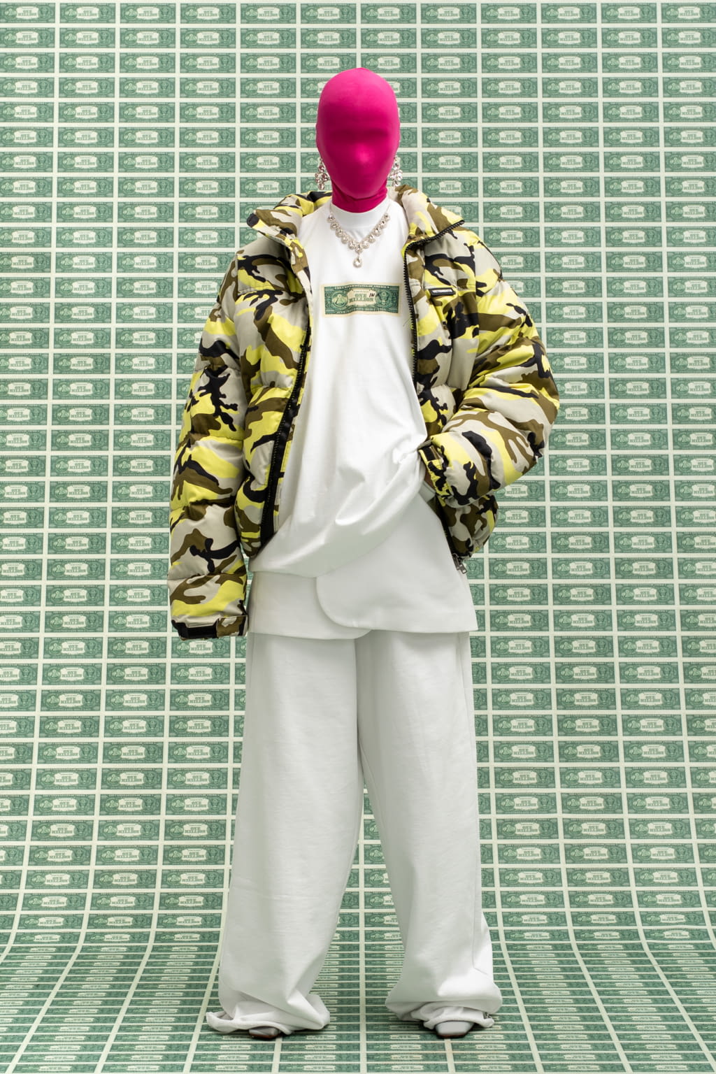 Fashion Week Paris Fall/Winter 2022 look 49 from the VETEMENTS collection 女装
