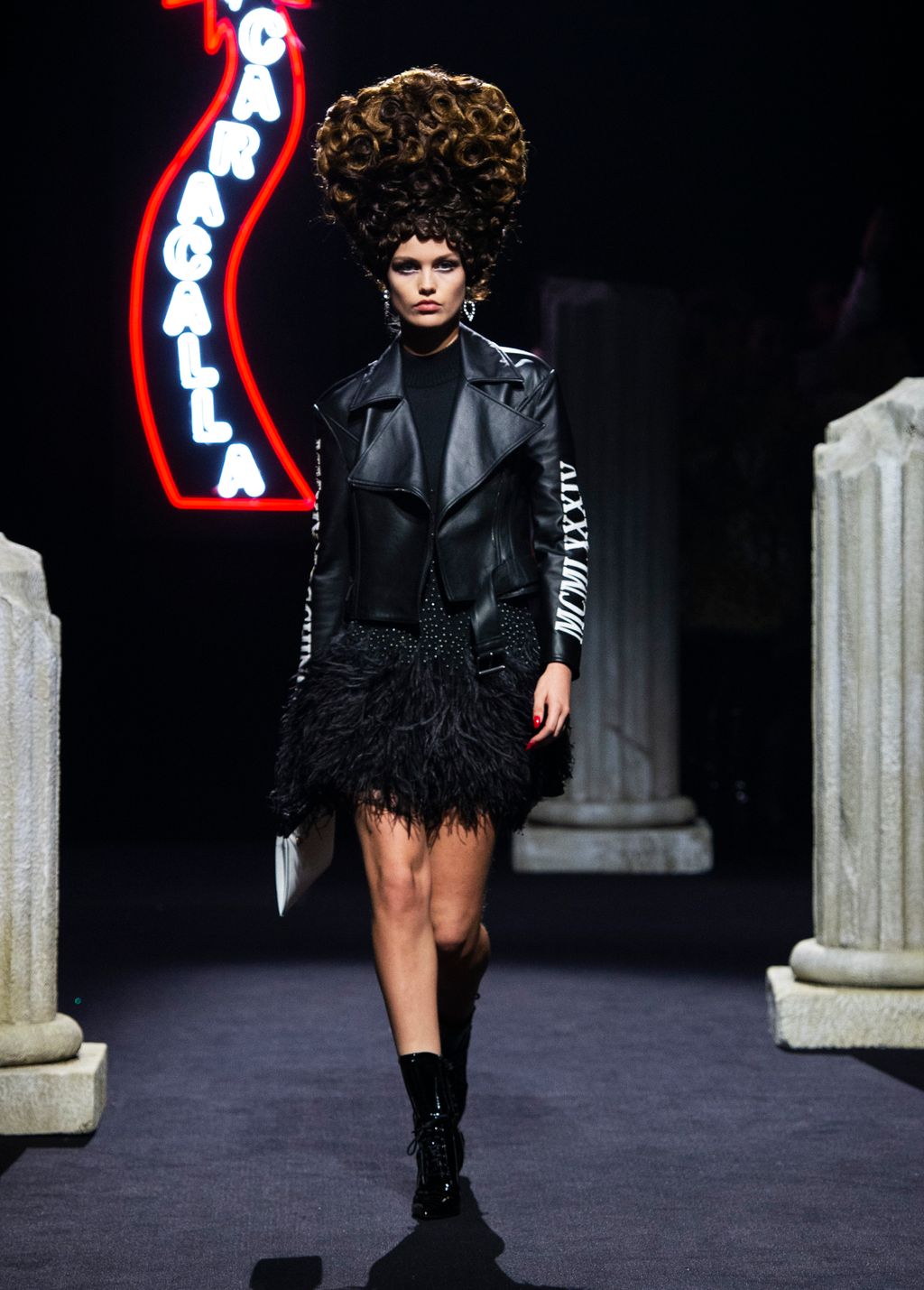 Fashion Week Milan Pre-Fall 2019 look 49 de la collection Moschino womenswear