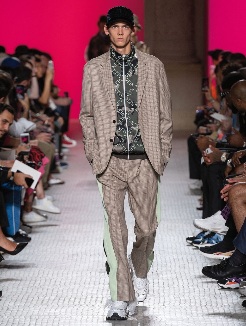 Fashion Week Paris Spring/Summer 2019 look 49 from the Valentino collection menswear