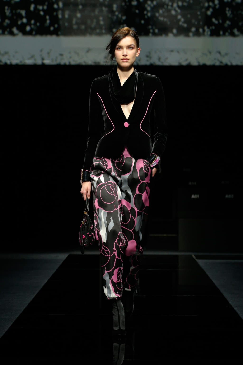 Fashion Week Milan Fall/Winter 2020 look 5 from the Giorgio Armani collection 女装