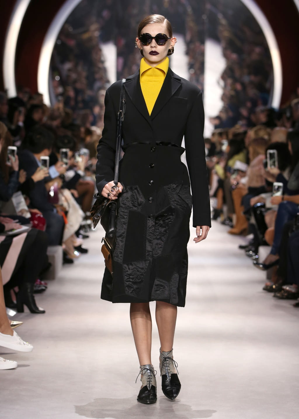 Fashion Week Paris Fall/Winter 2016 look 5 from the Christian Dior collection womenswear