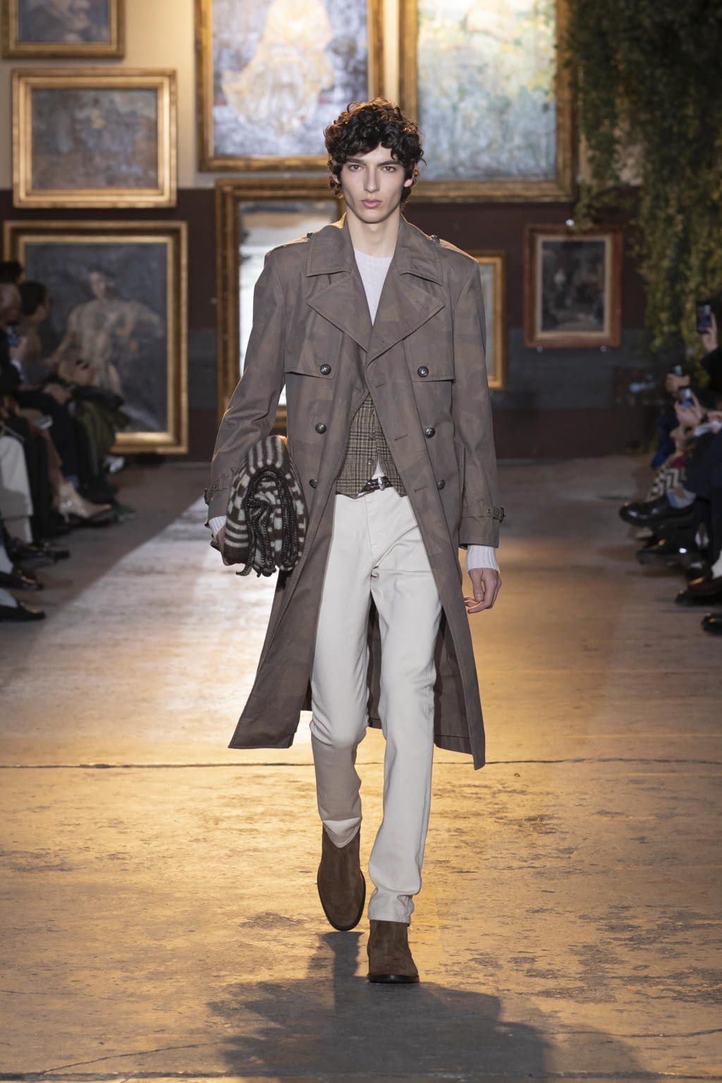 Fashion Week Milan Fall/Winter 2020 look 6 from the Etro collection menswear