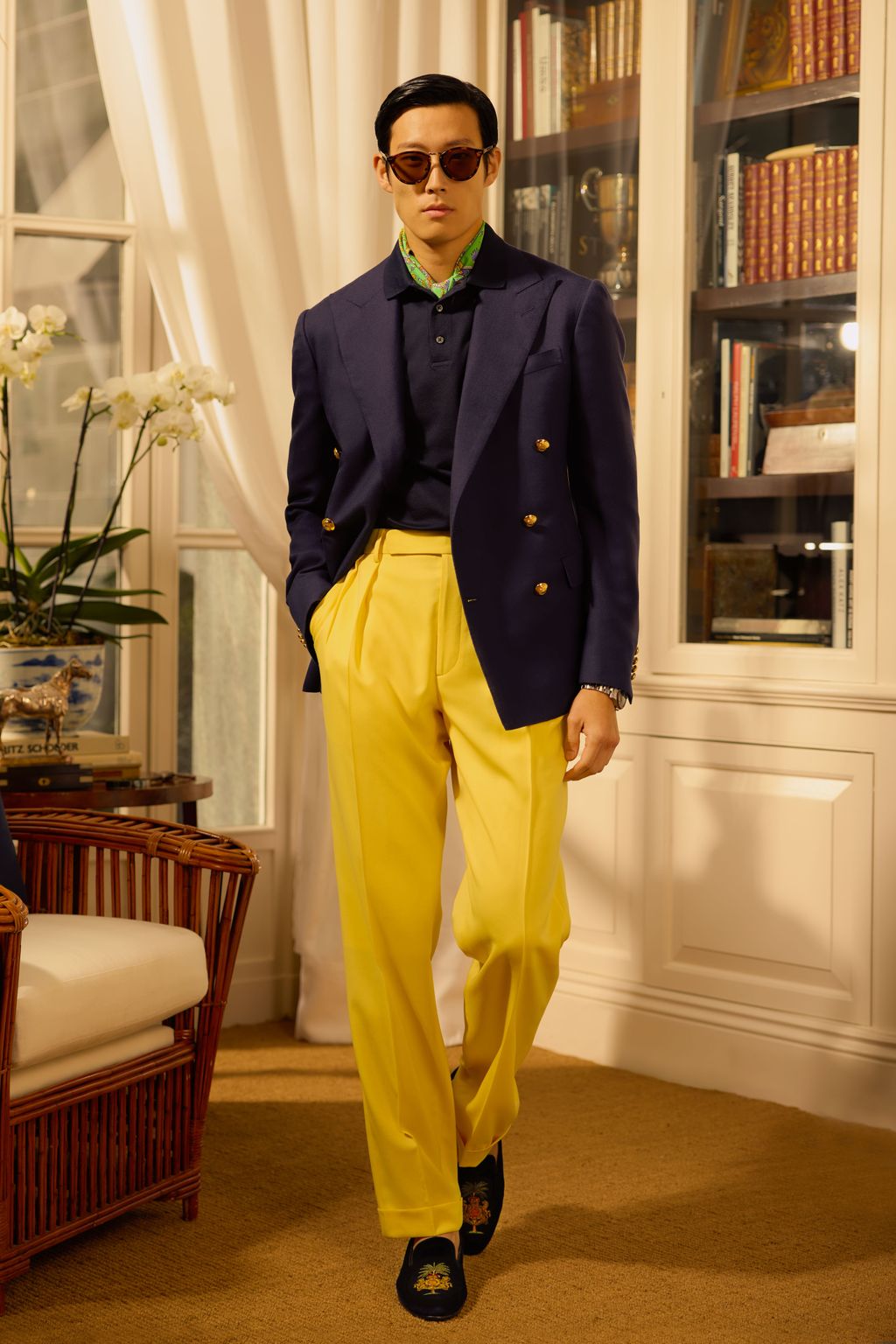 Fashion Week New York Fall/Winter 2024 look 5 from the Ralph Lauren Purple Label collection 男装