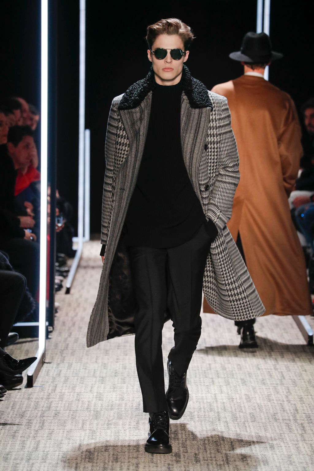 Fashion Week Paris Fall/Winter 2017 look 5 from the Cerruti 1881 collection menswear