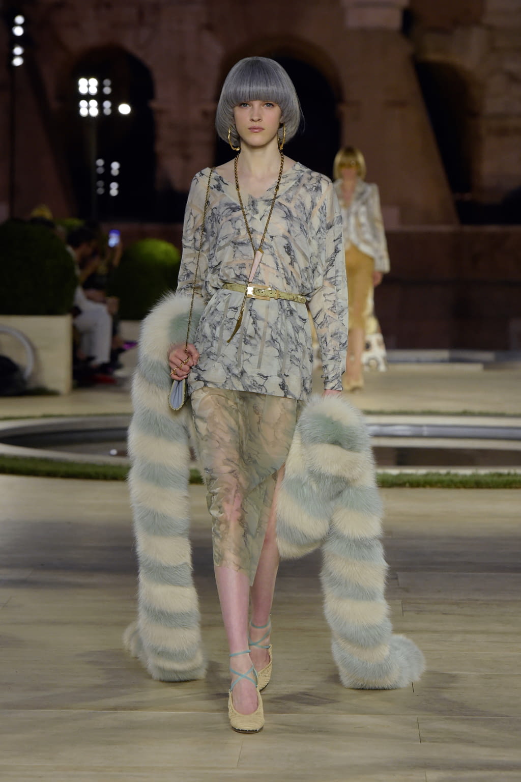 Fashion Week Milan Fall/Winter 2019 look 5 de la collection Fendi couture