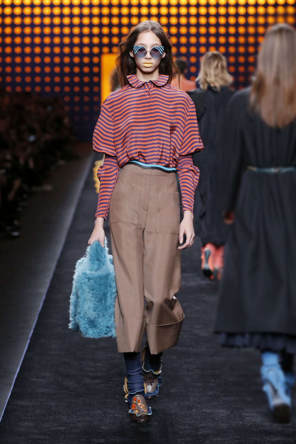 Fashion Week Milan Fall/Winter 2016 look 5 from the Fendi collection womenswear