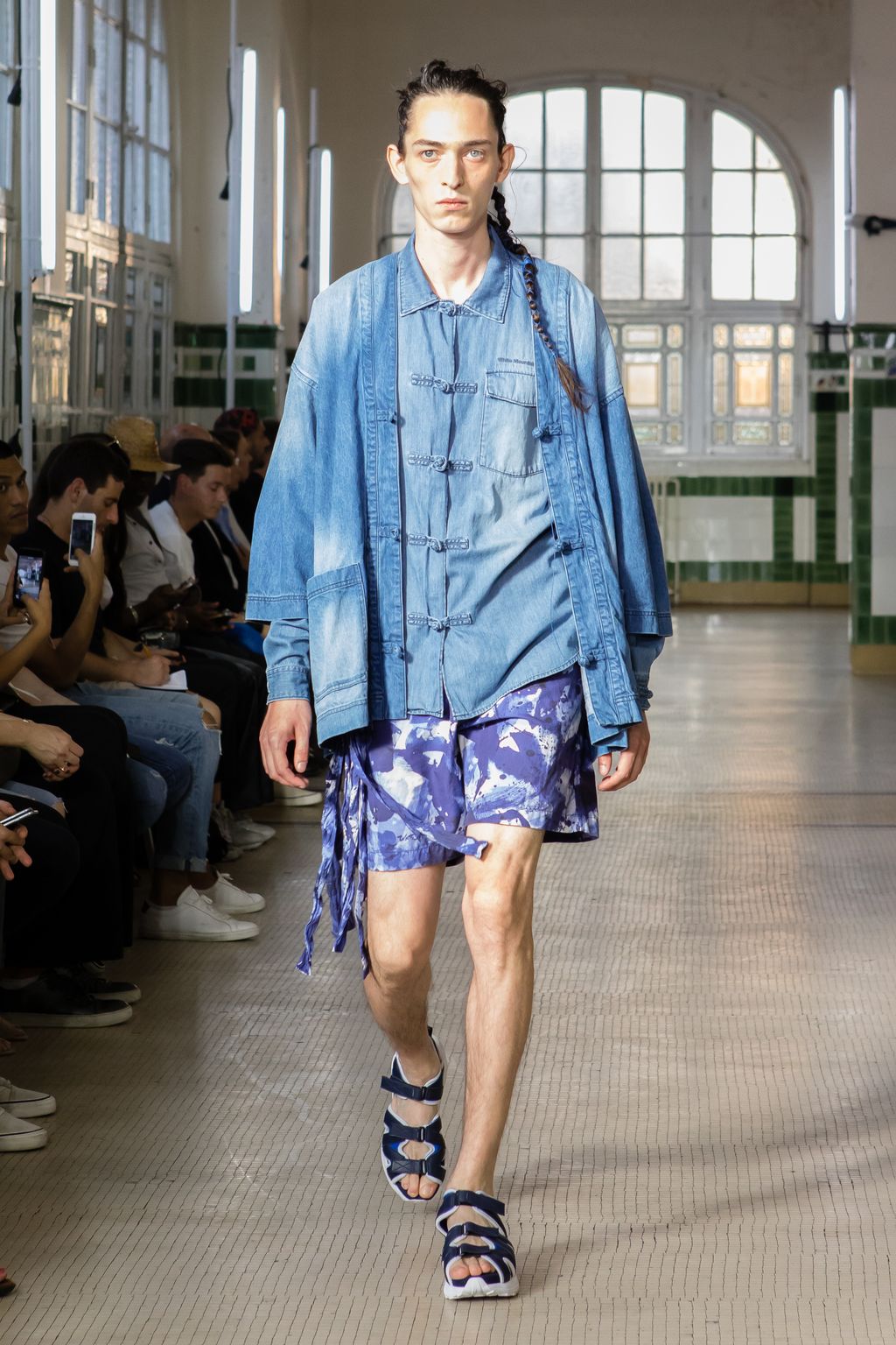 Fashion Week Paris Spring/Summer 2018 look 5 from the White Mountaineering collection 男装